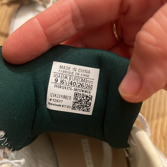 Reebok Hightops New with tag size 9 - Picture 6 of 10